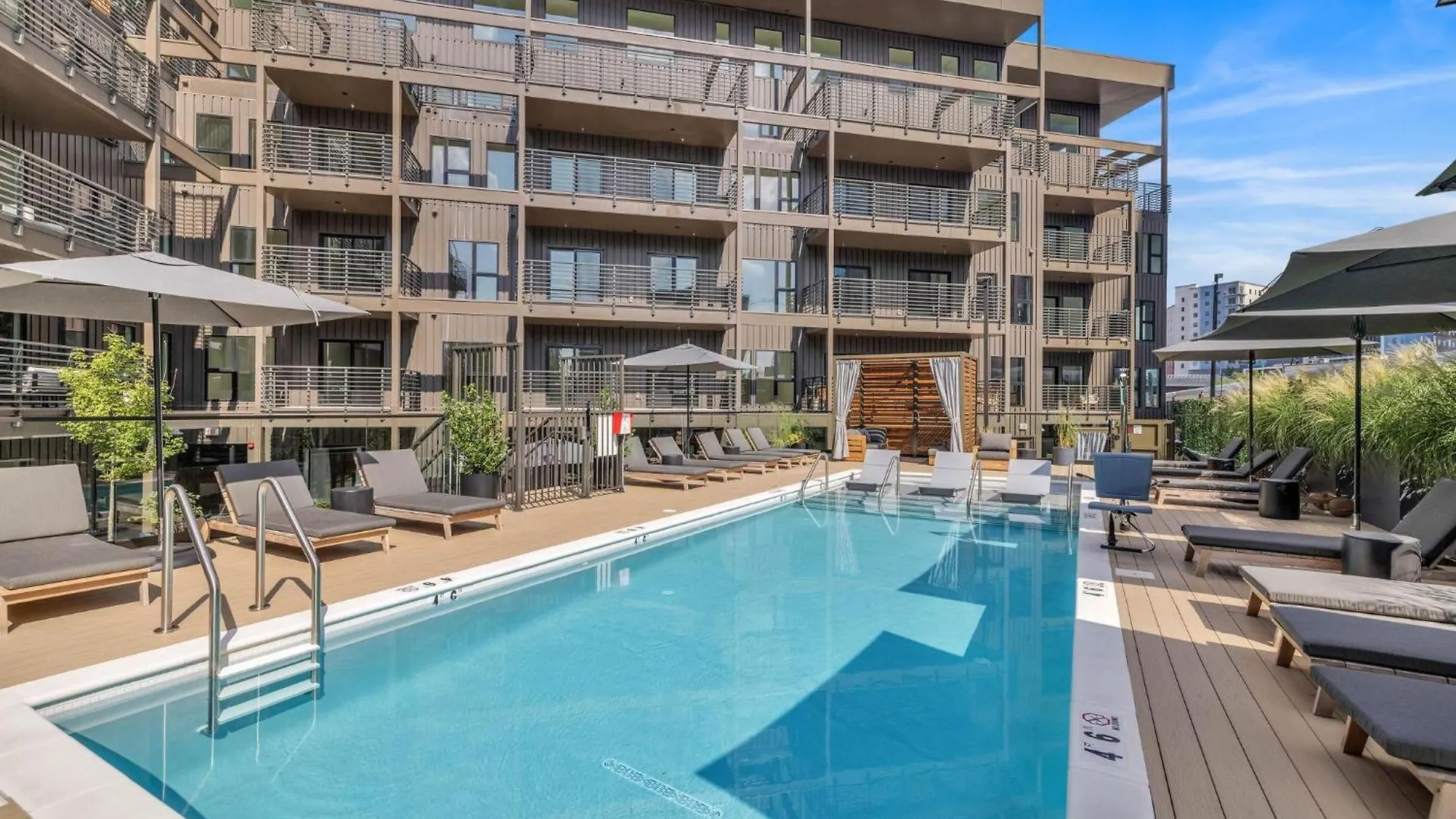 Ferienhaus Villa Hyve -Tropical Peach -Walk To Broadway - Pool&Gym! Nashville