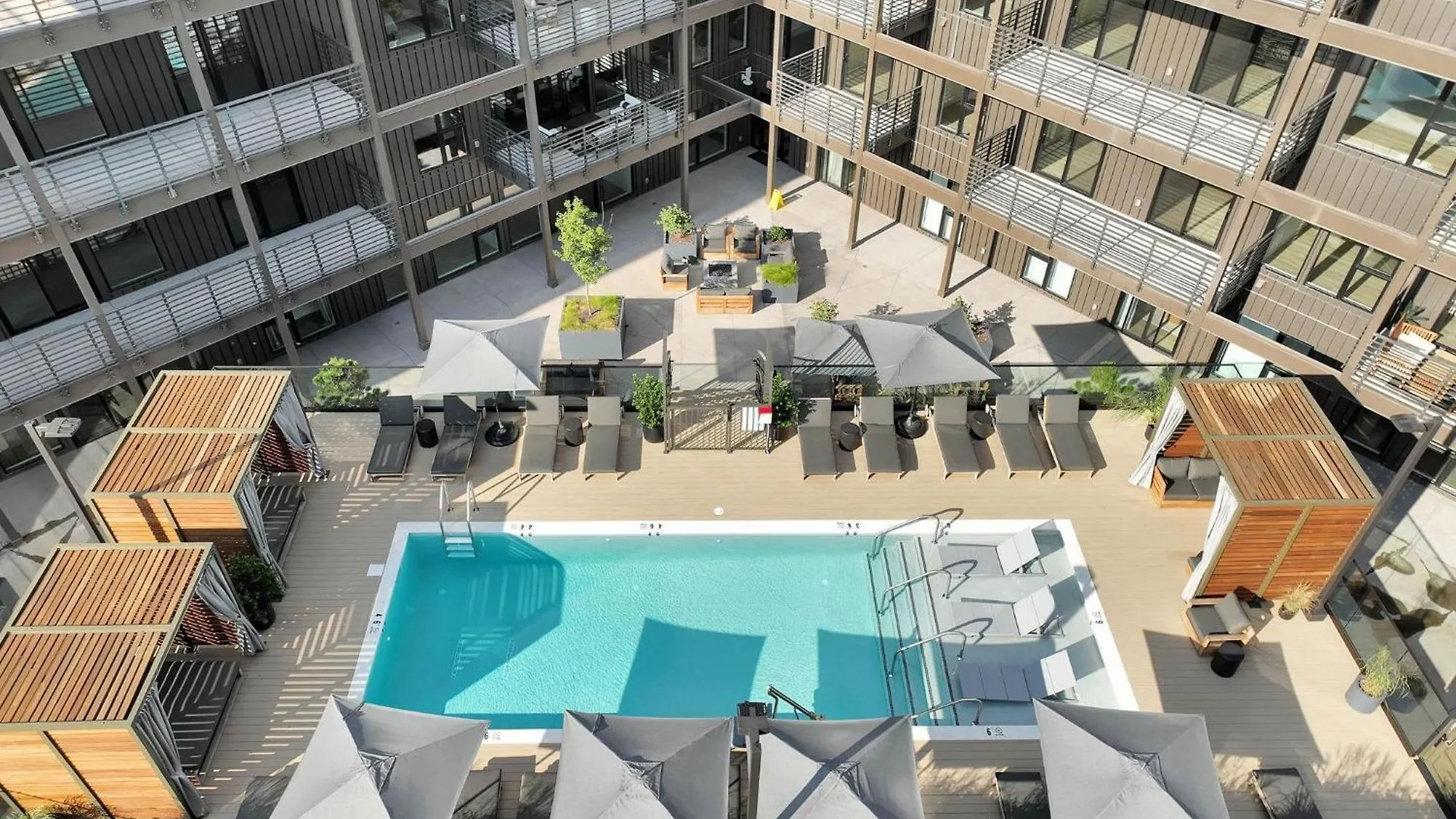 Villa Hyve -Tropical Peach -Walk To Broadway - Pool&Gym! Nashville USA