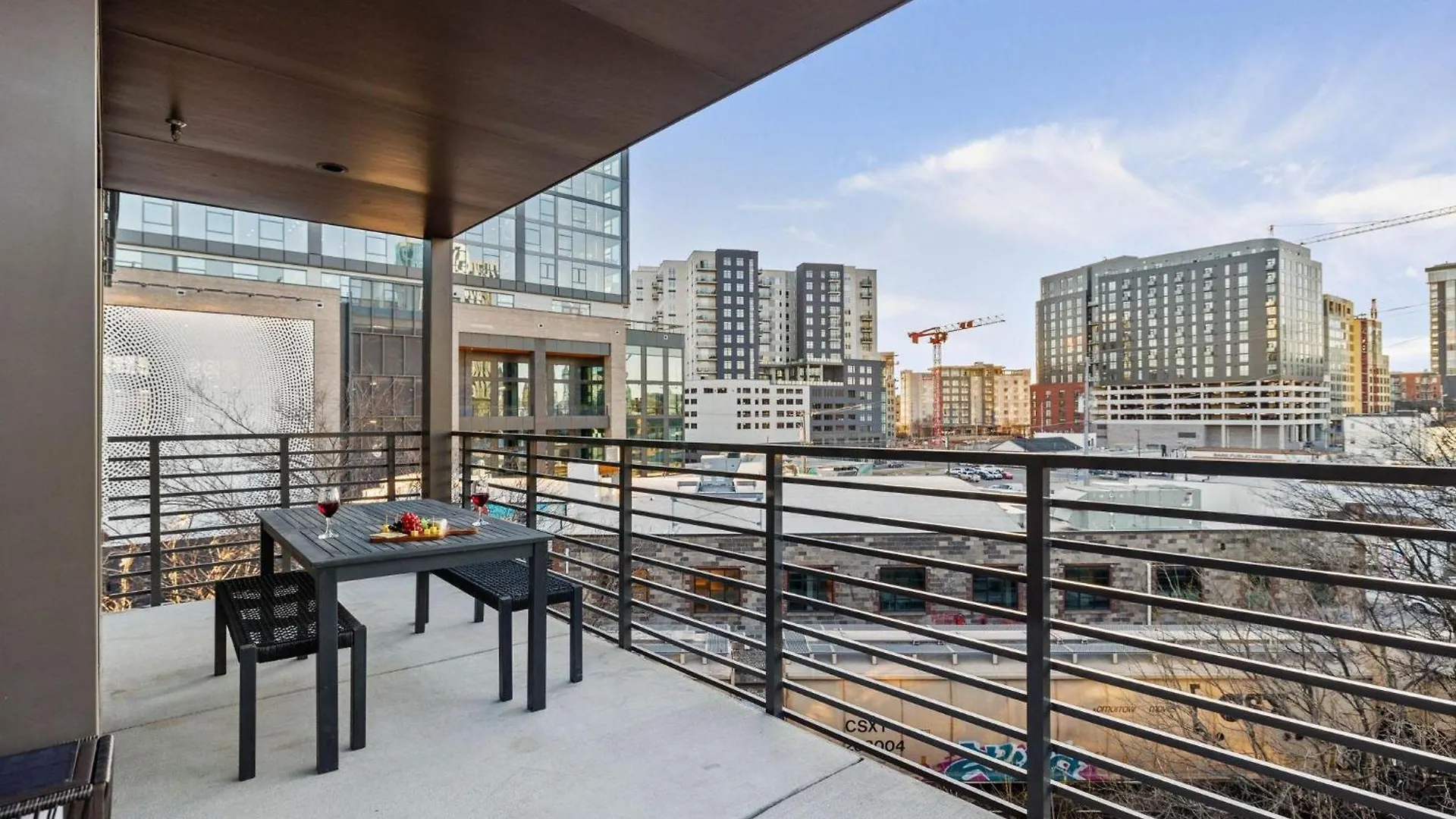Villa Hyve -Tropical Peach -Walk To Broadway - Pool&Gym! Nashville Ferienhaus