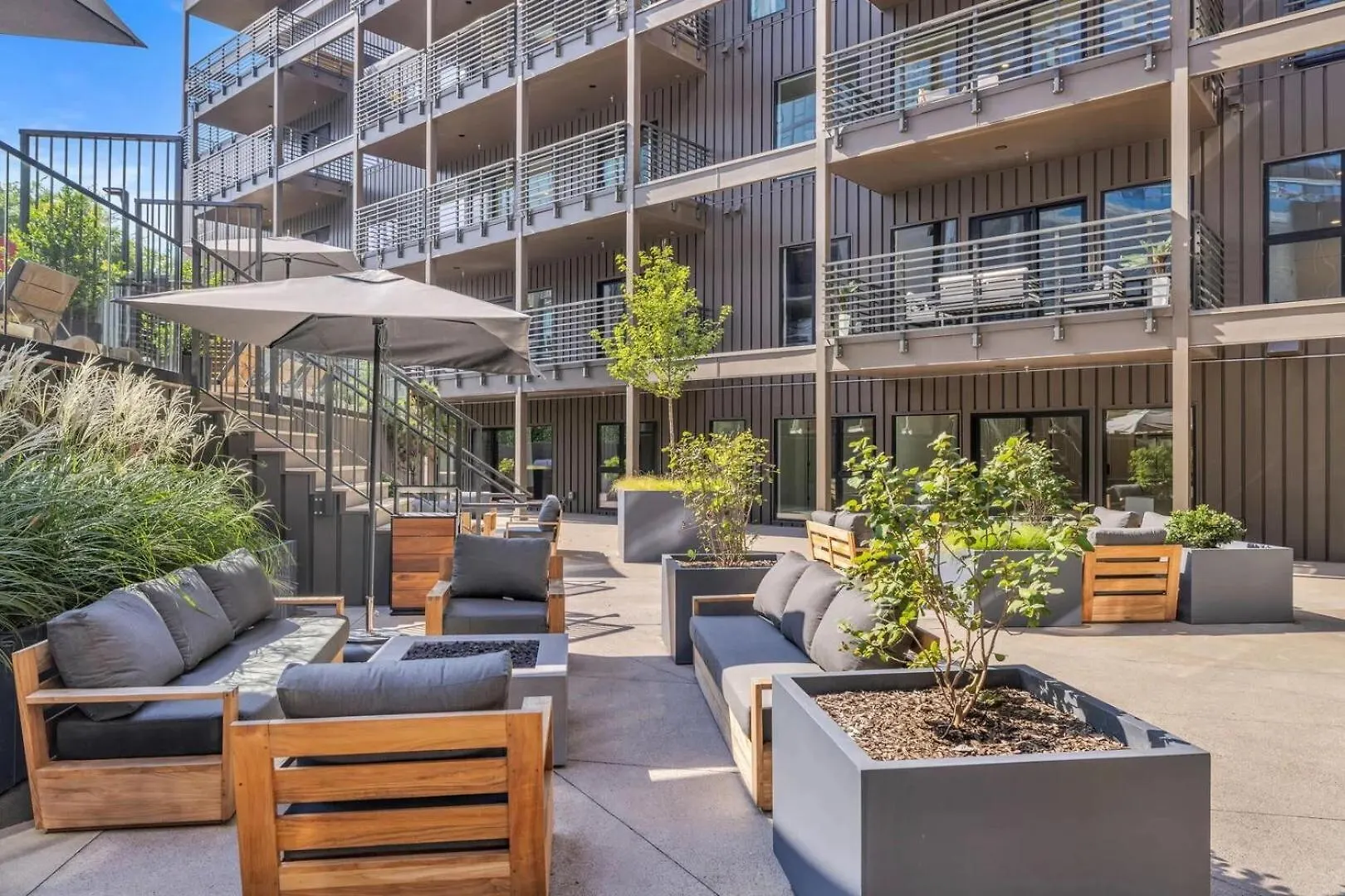 Ferienhaus Villa Hyve -Tropical Peach -Walk To Broadway - Pool&Gym! Nashville